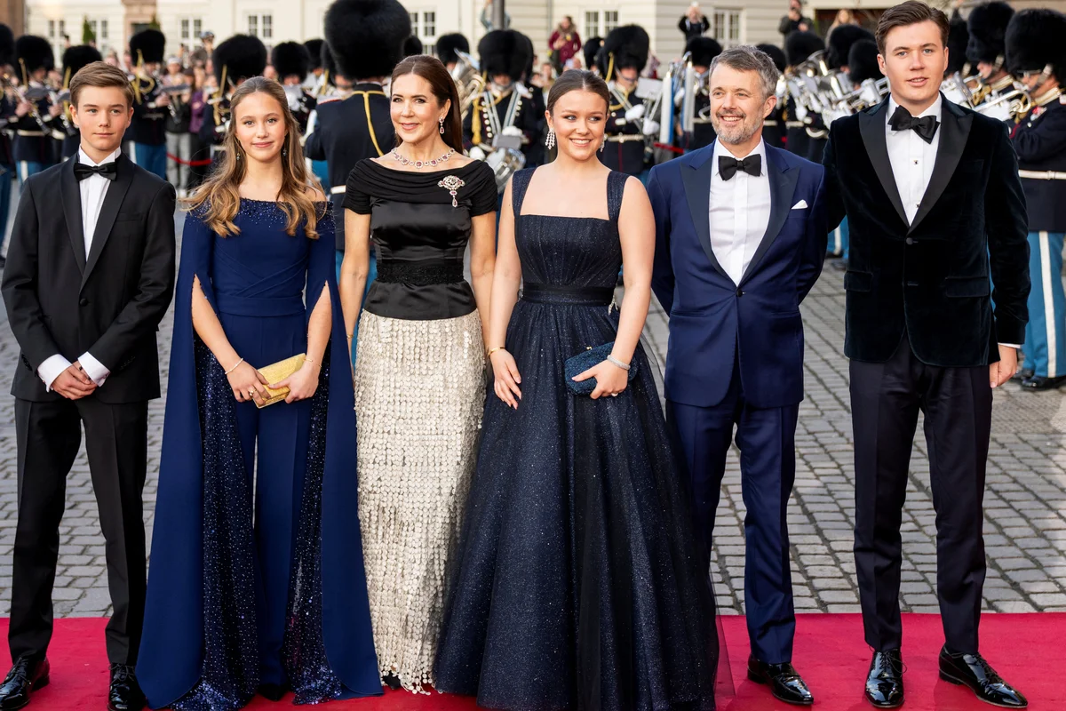 ヴィンセント王子、ジョセフィーヌ王女、クリスチャン皇太子、イザベラ王女、メアリー王妃、フレデリック国王