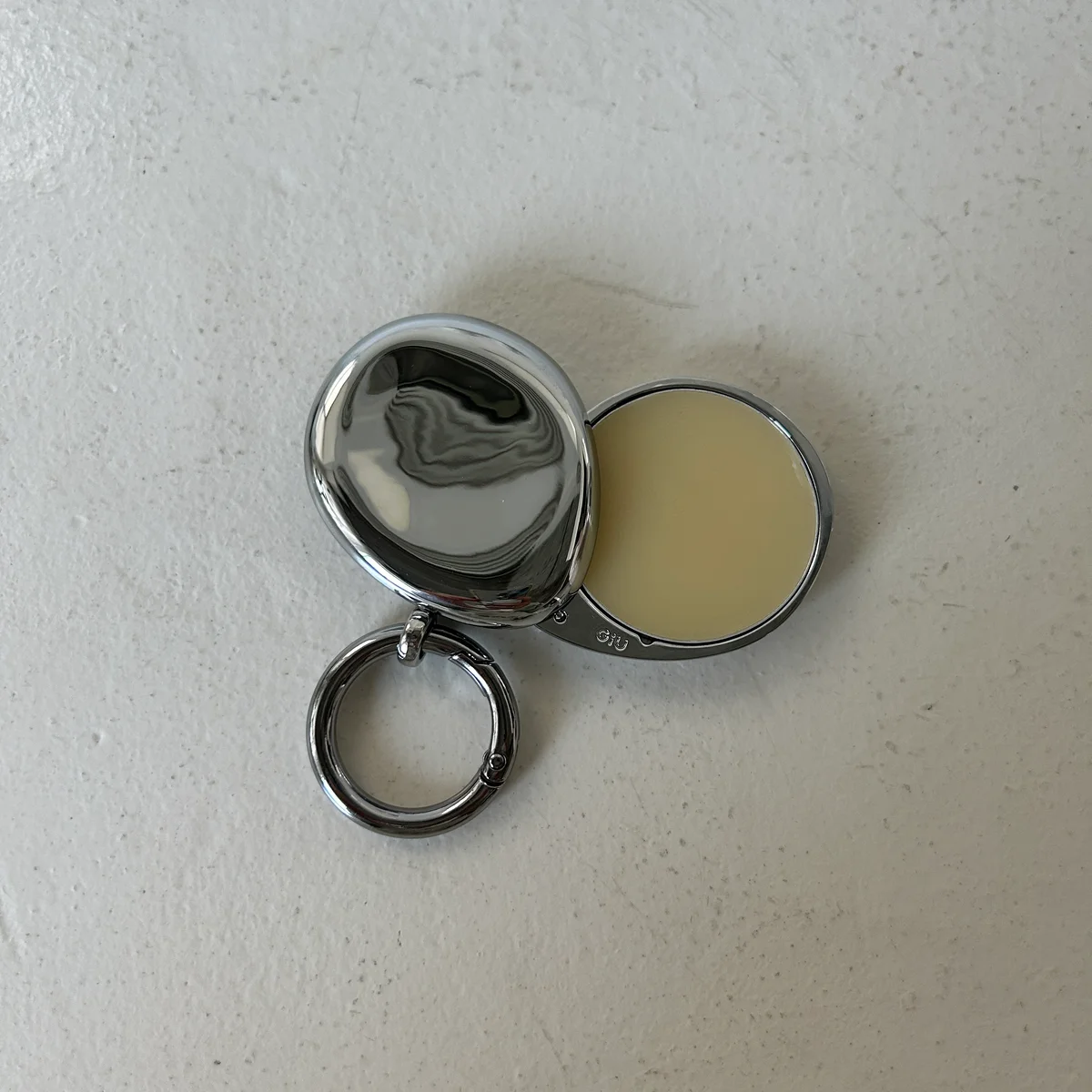 GIUのネイル&リップバーム、ネイルオイル