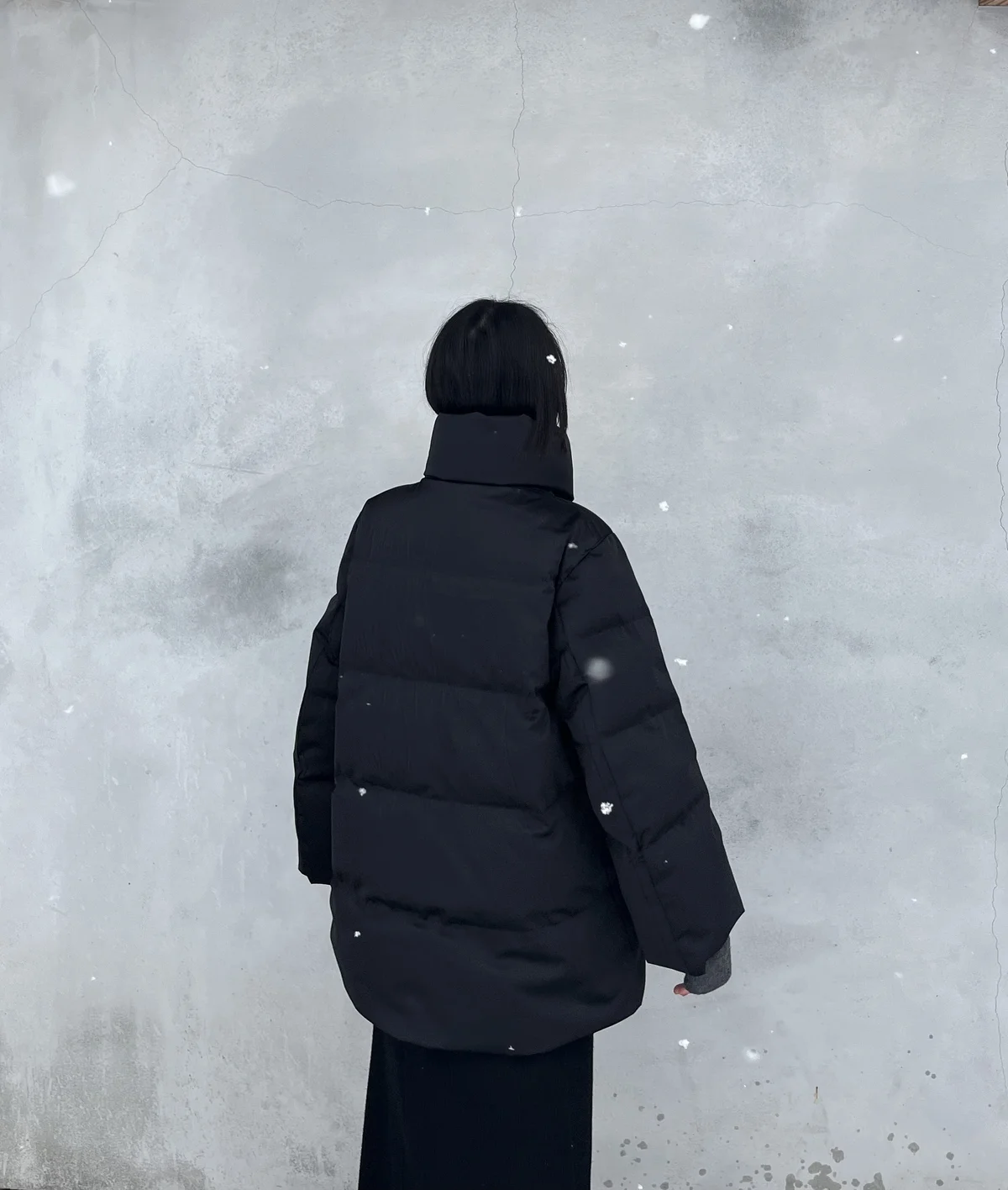 UNIQLO ユニクロ +Jのダウンジャケットは丸みを帯びたシルエットでおしゃれに着れる