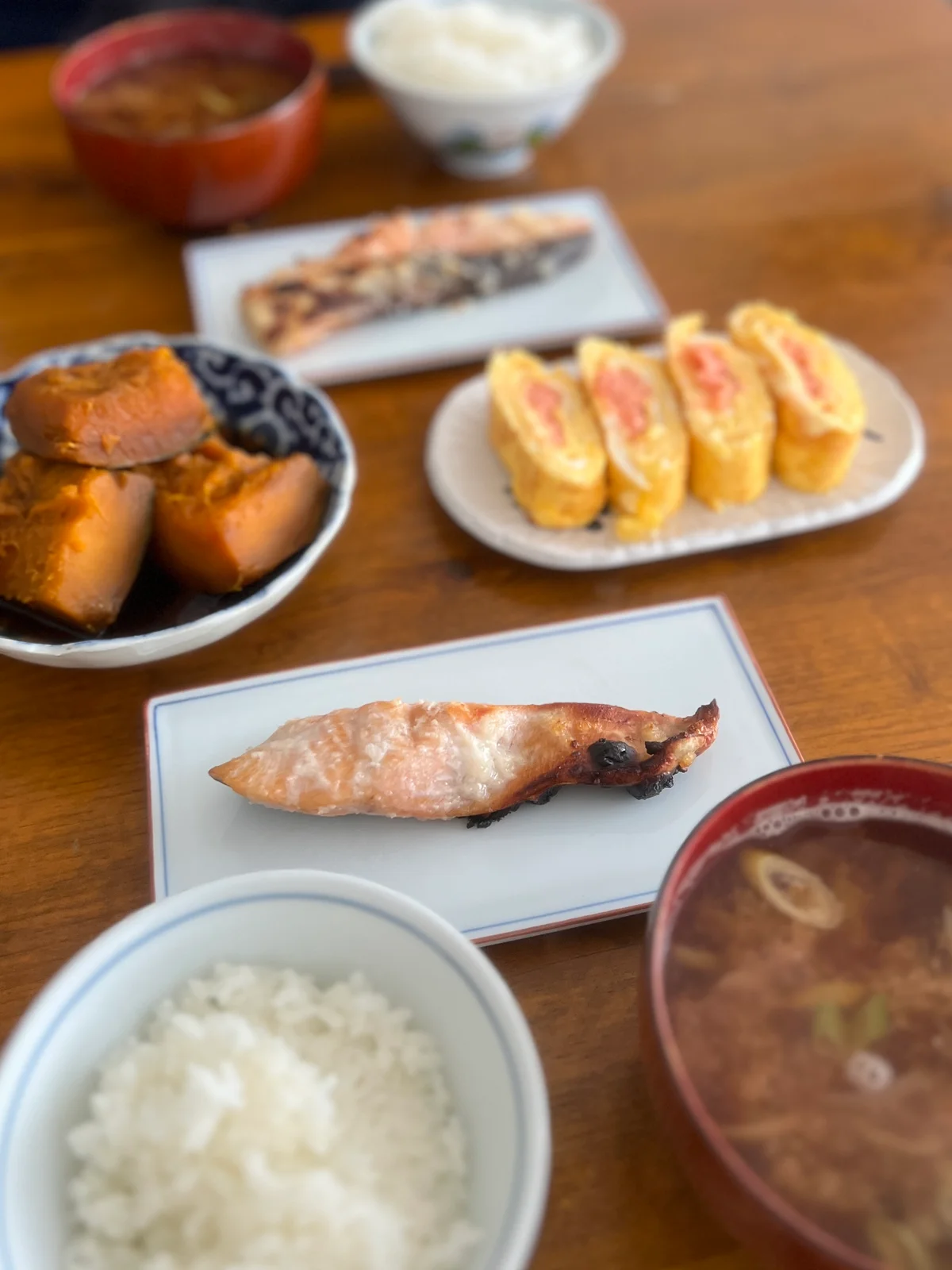 塩麹漬けにした秋鮭の朝食