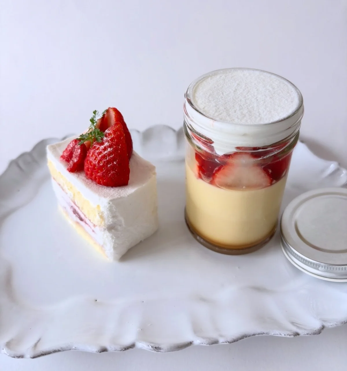 高輪ゲートウェイに開業した「パティスリィ アサコイワヤナギ」から旬のいちごのケーキをセレクト