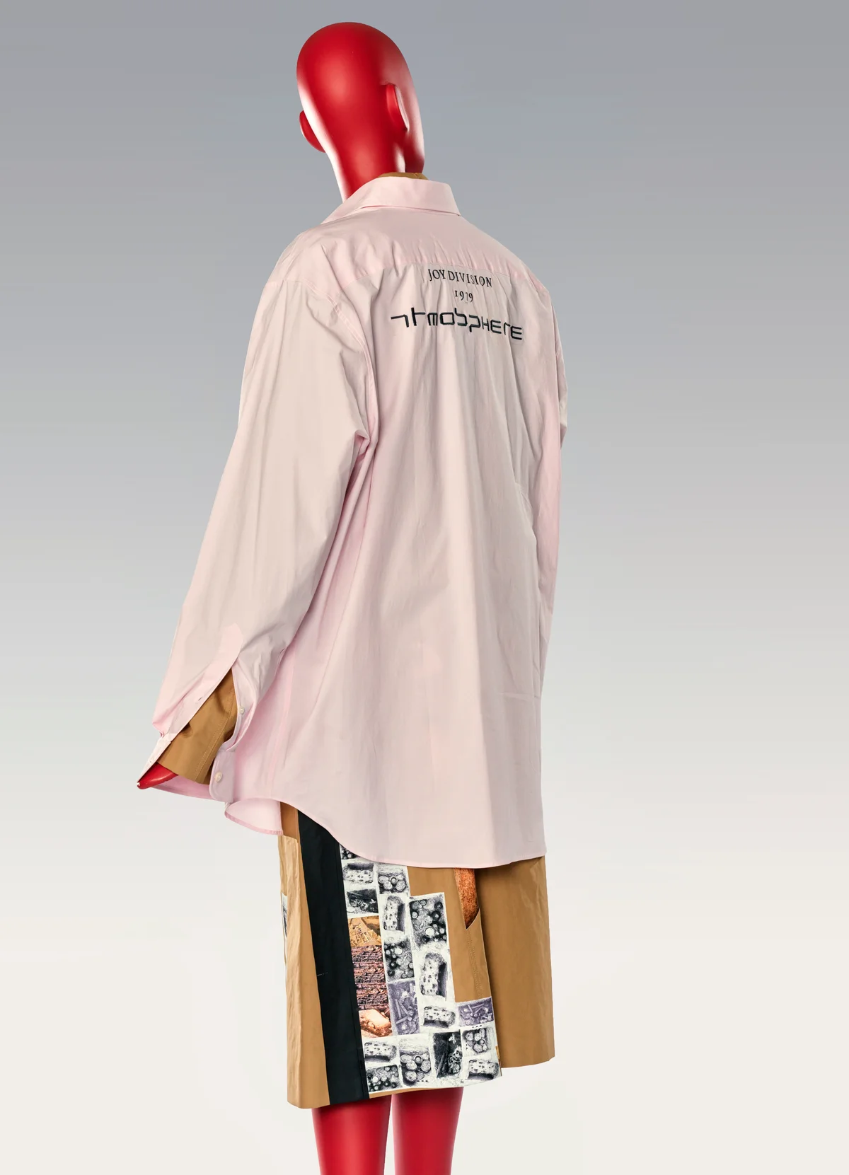 ラフ シモンズ　アーカイブのウェアを着用した画像