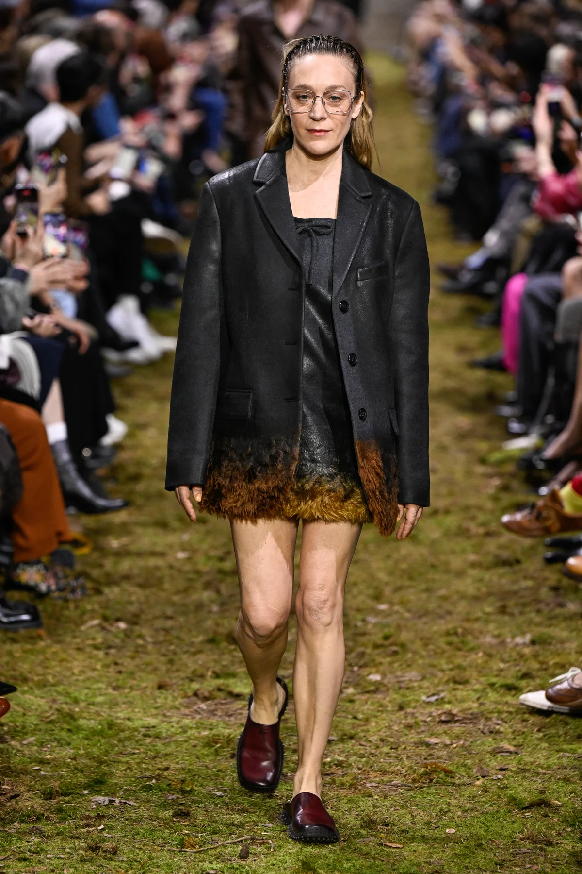 51歳になりますますナチュラルな美しさに磨きがかかるクロエ・セヴィニー