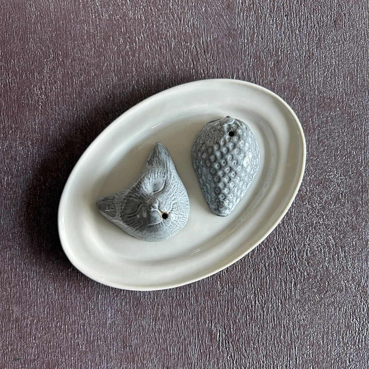 オジャクラフトお香立て イチゴ、眠り猫