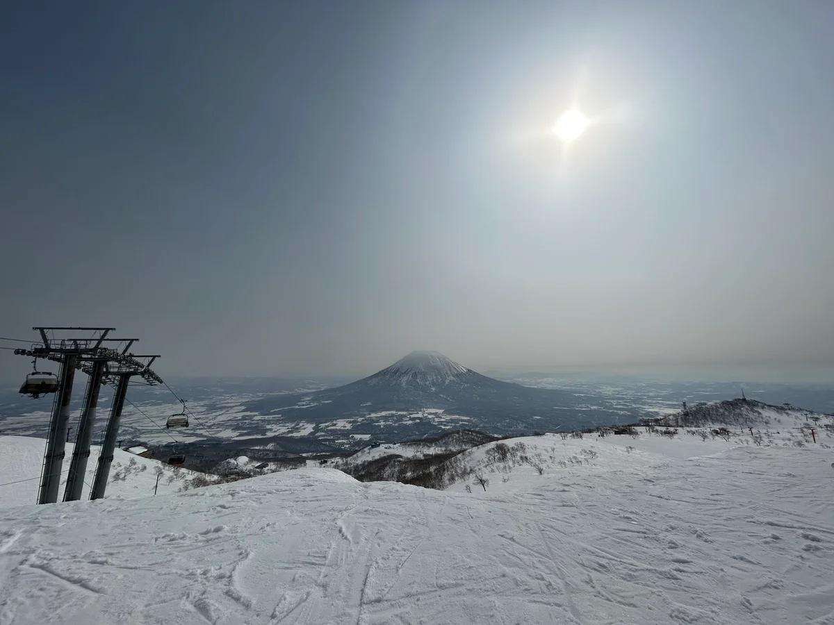 iPhone 14 超広角カメラで撮影した雪山