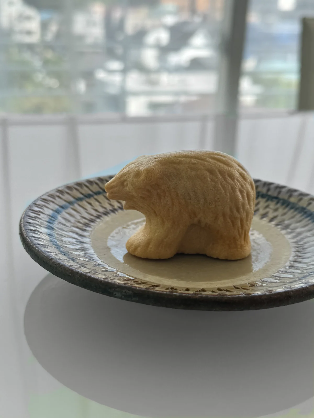 八雲くら屋の木彫り熊モナカの物写真