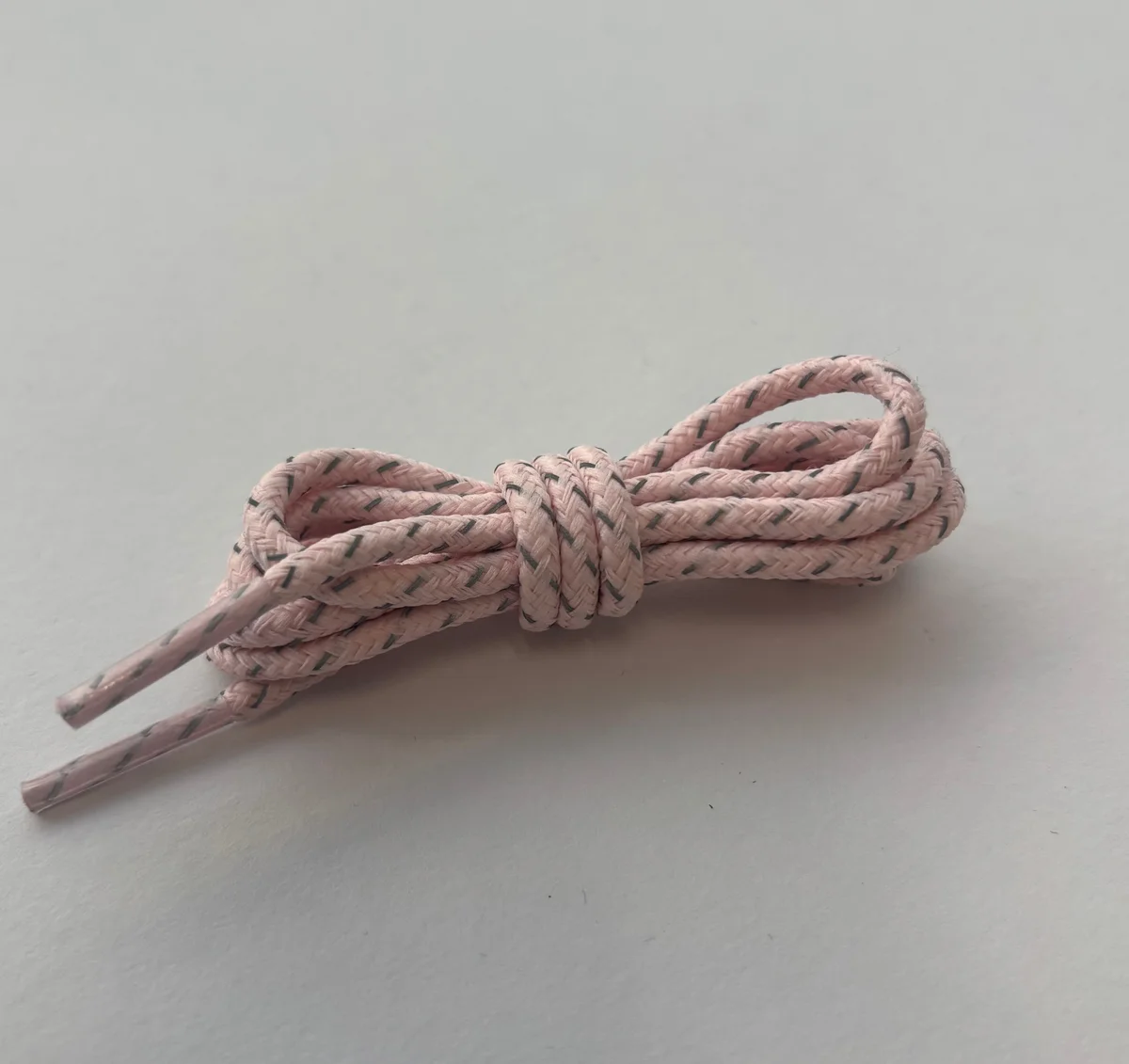 ニューバランスのU204Lスニーカーの付属シューレース