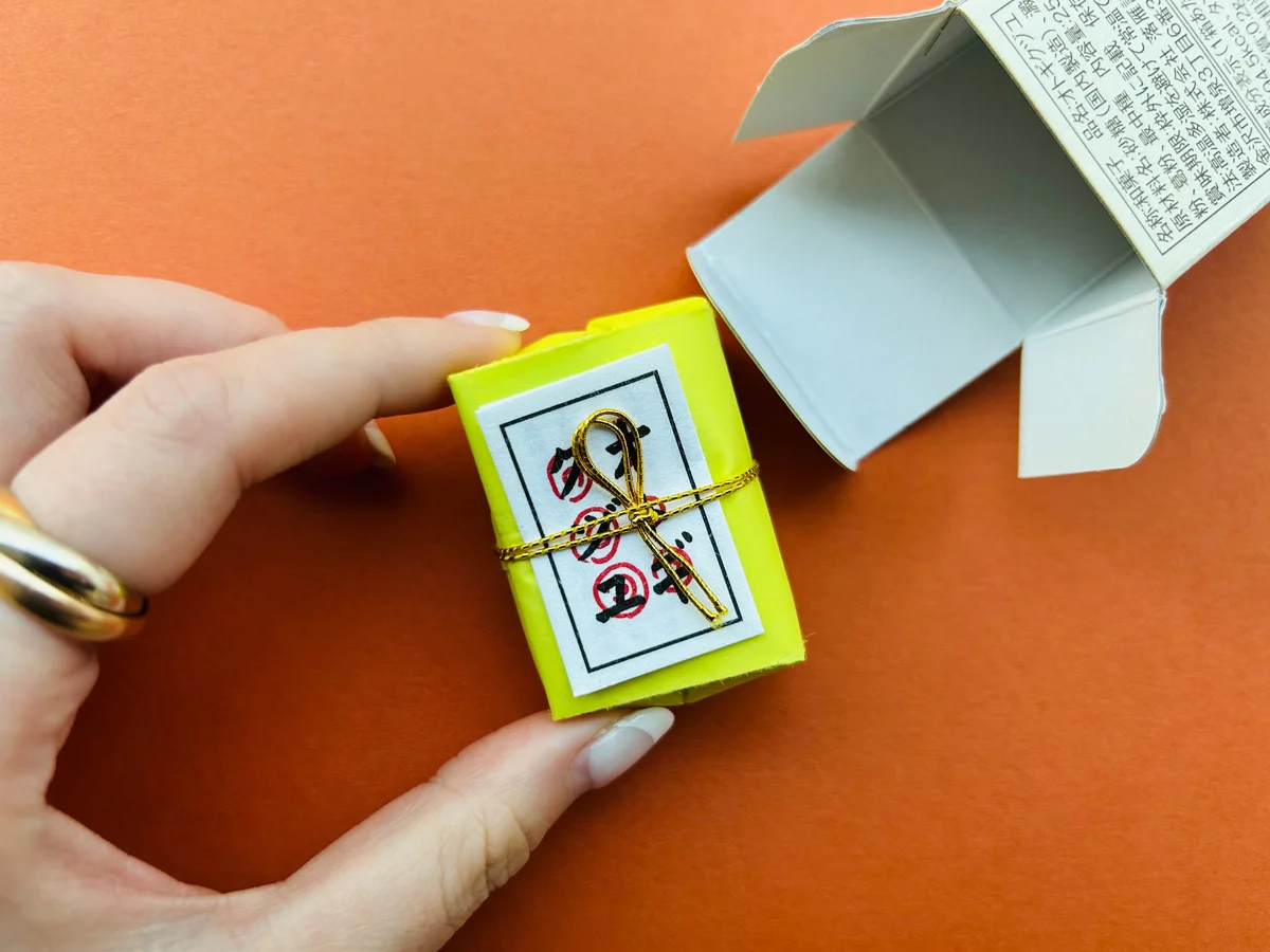 落雁諸江屋　オトギクズユ　箱を開けた状態