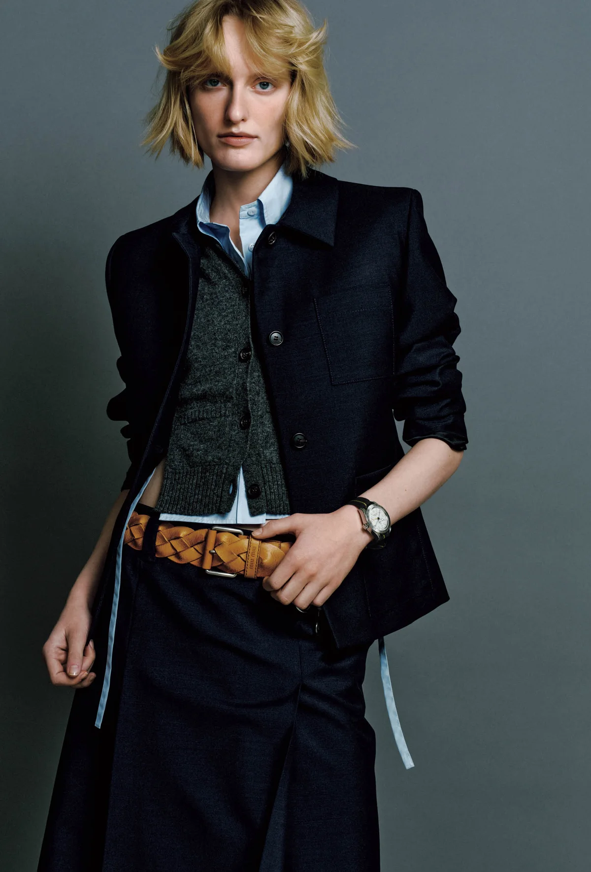 ミュウミュウのシャツとチューダーの時計「ブラックベイ プロ」