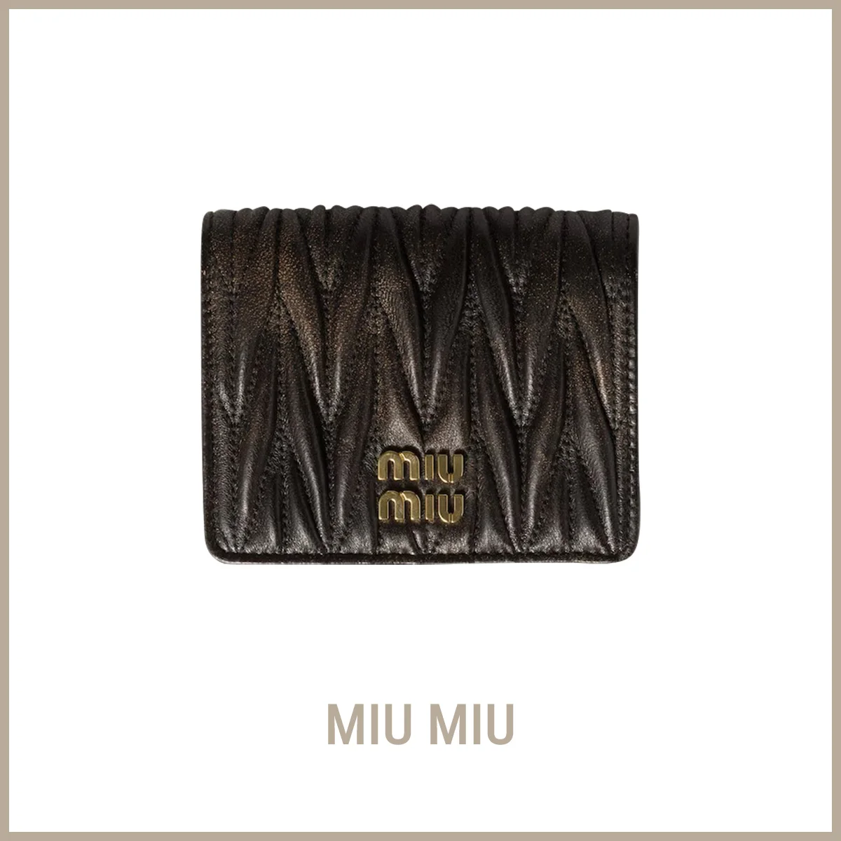 財布　ミュウミュウ「スモール マテラッセ ナッパレザー」〈H11.2×W8.5cm〉￥100,100