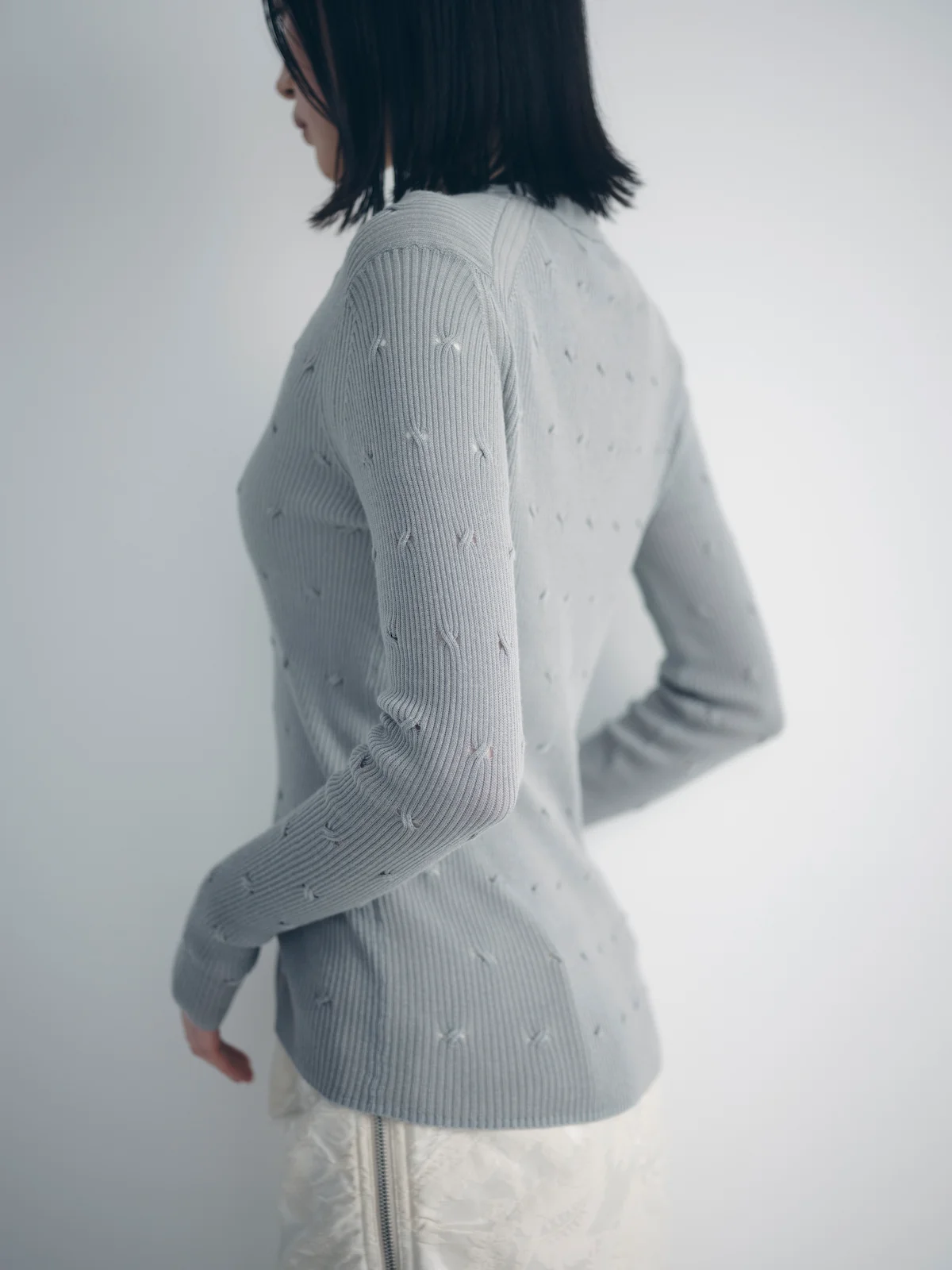 ババコのカーディガンを着用したディテール