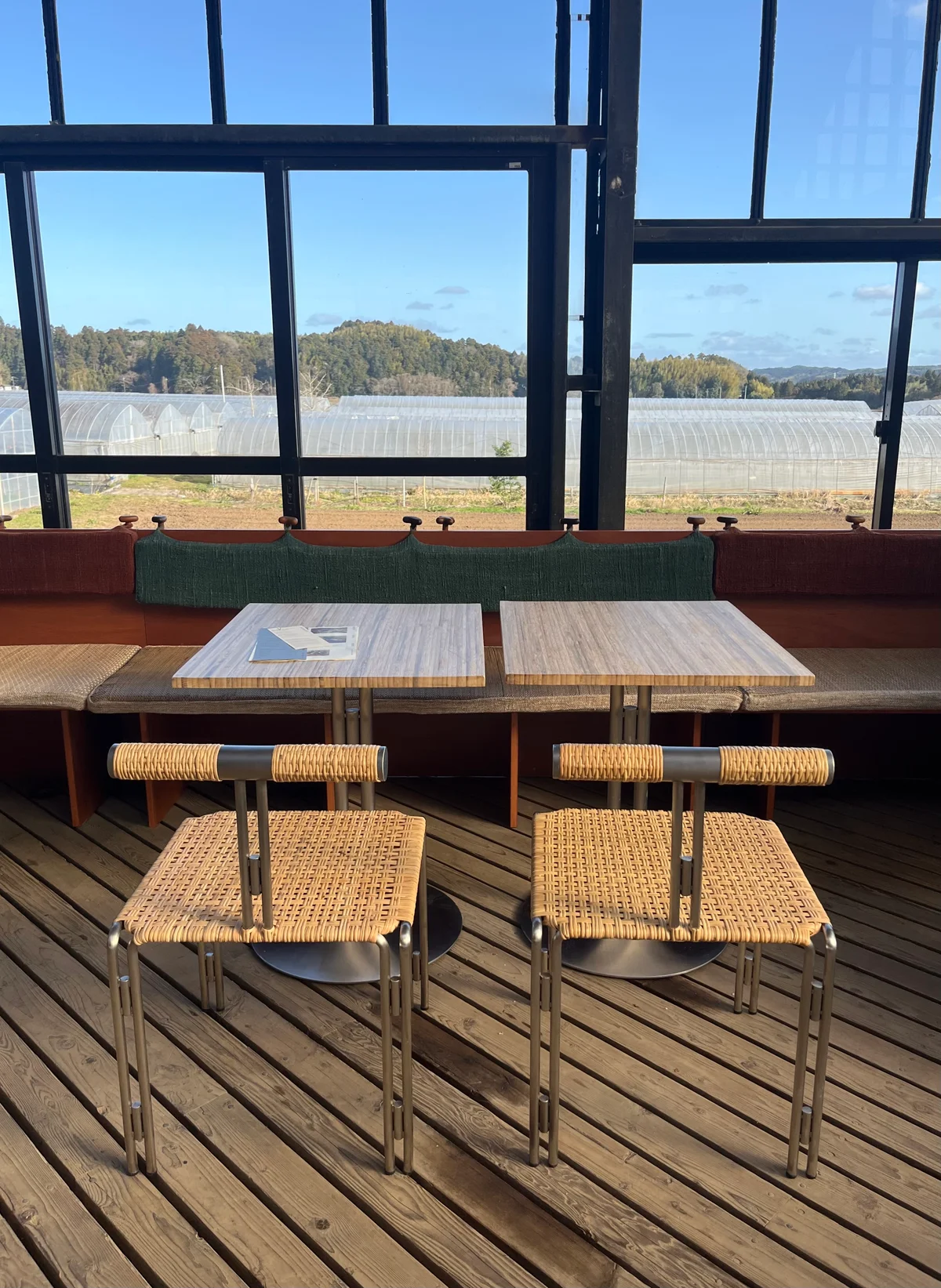 千葉県大多喜町 大多喜有用植物苑 プレオープン 食堂の椅子とテーブル
