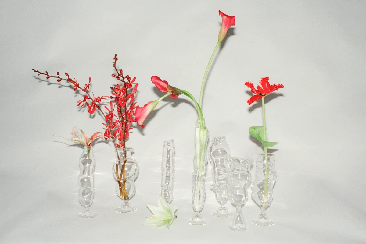 スペイン発のジュエリーブランドLEVENS JEWELS(レヴェンス ジュエルズ)のポップアップストアで展開する花瓶の画像