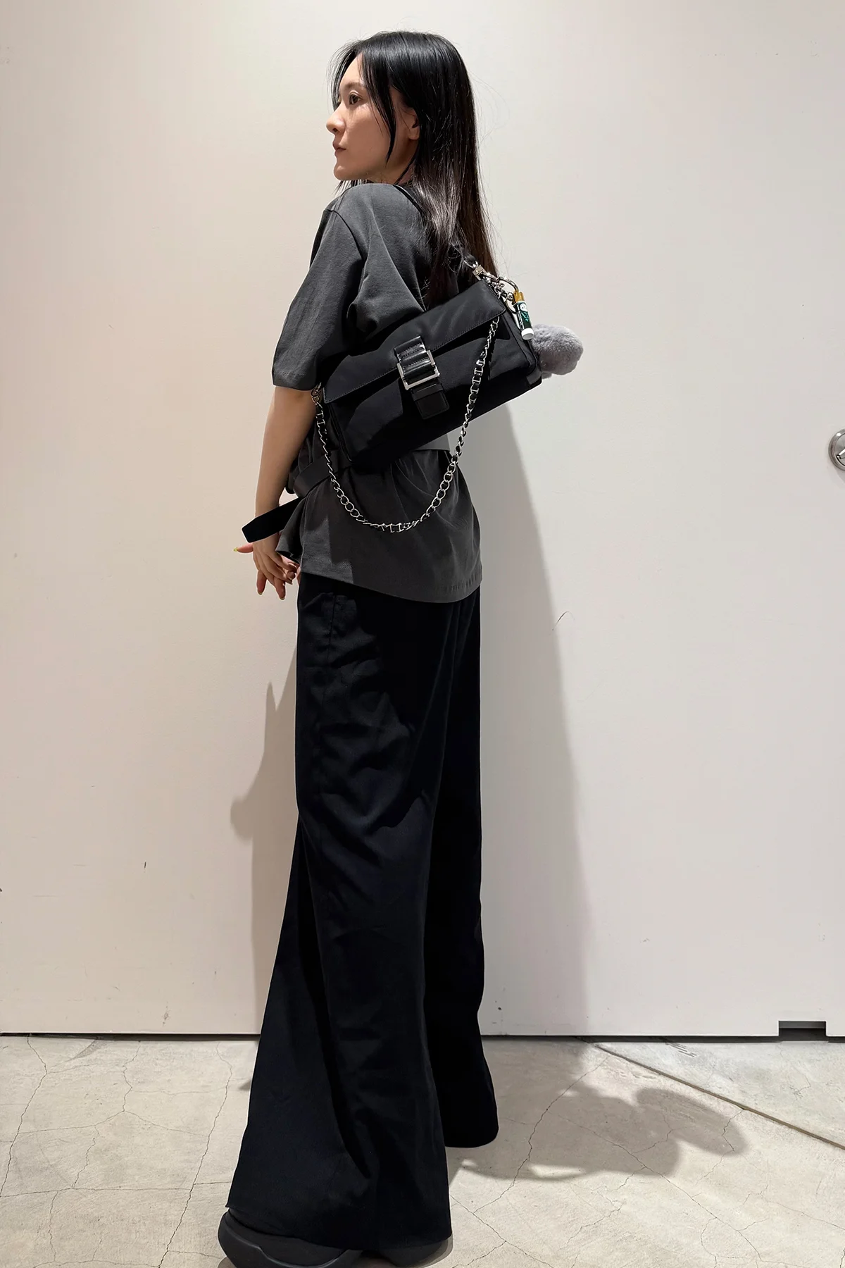 おしゃれな人の愛用バッグ　バッグ　ORR　コーディネート写真（全身）