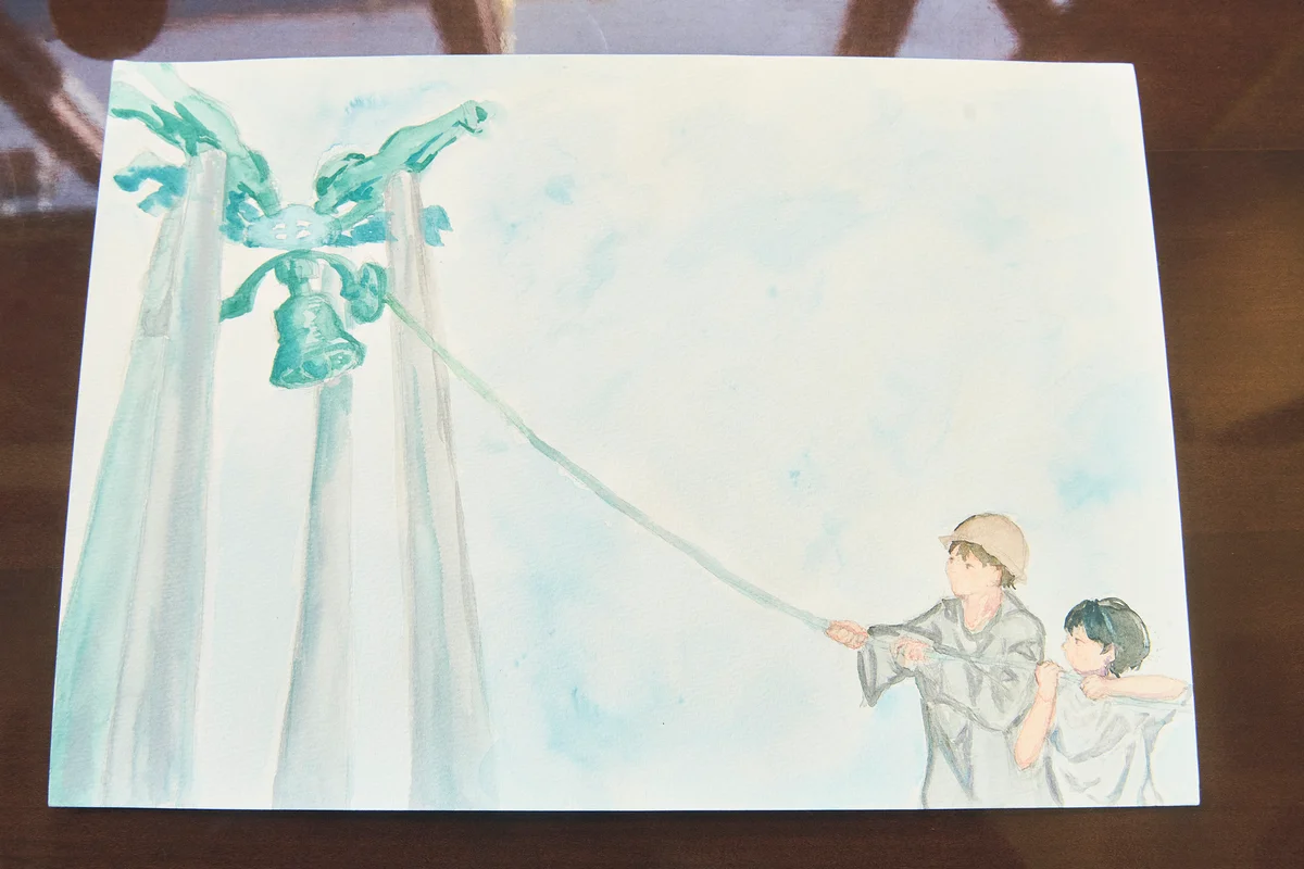 細井奏志さんの姉の彩夏惠さんが描いた、長崎の鐘を鳴らす三田村さんと奏志さんの絵