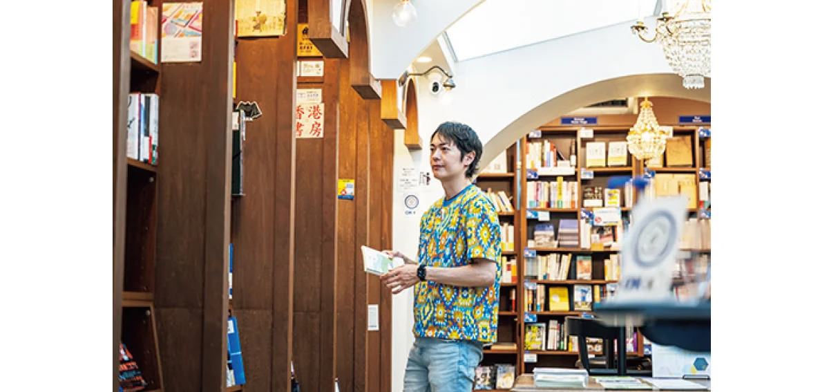 書店 PASSAGE by ALL REVIEWS　代表の由井さん