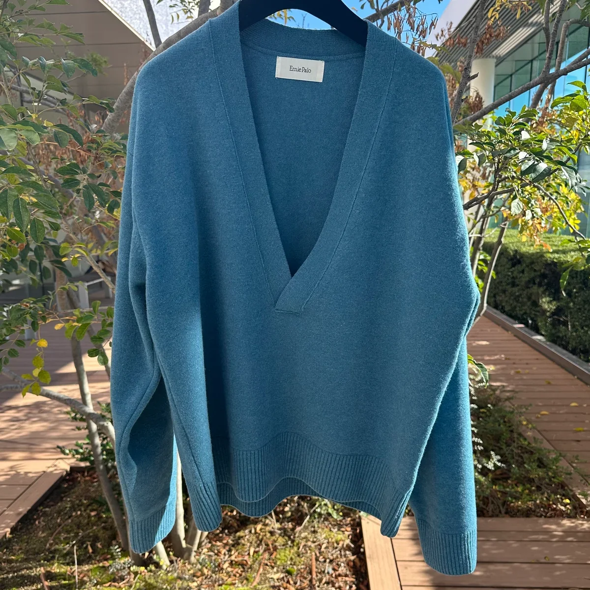 アーニーパロのＶネックニット