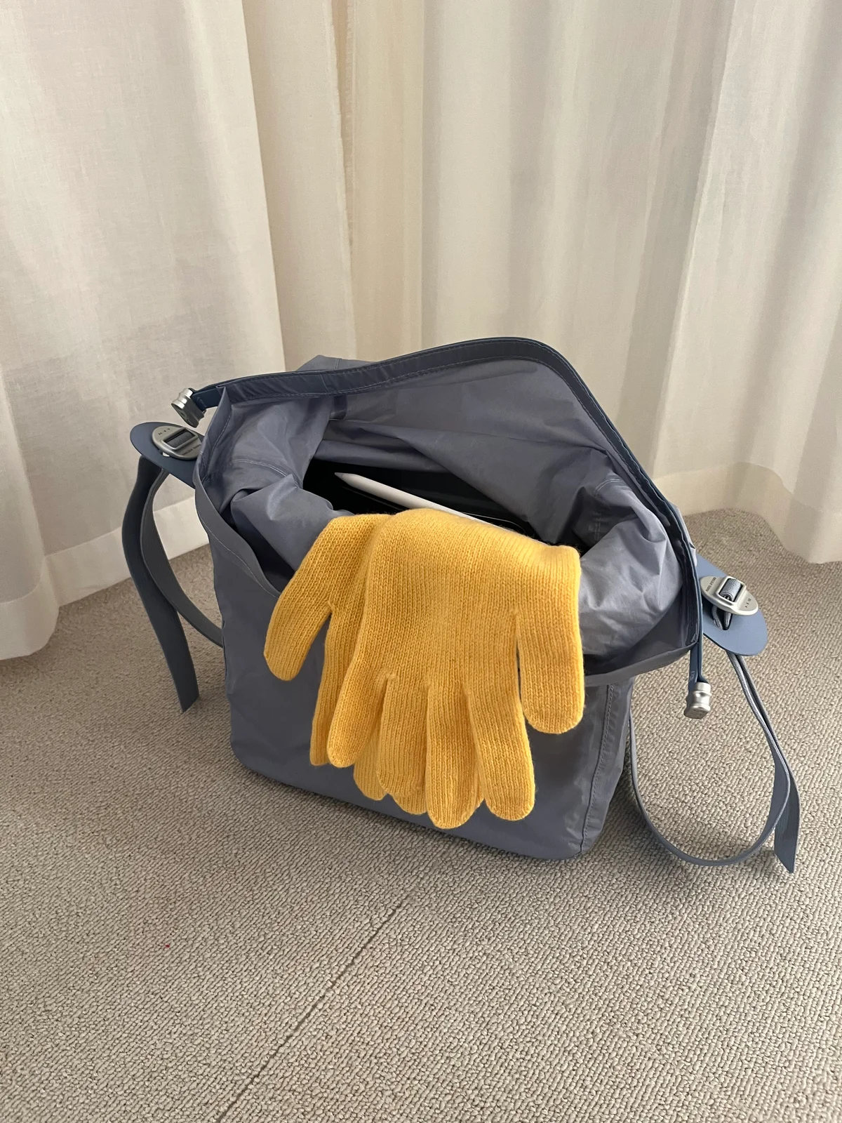 PARSEL パーセル バッグ 物を入れた様子