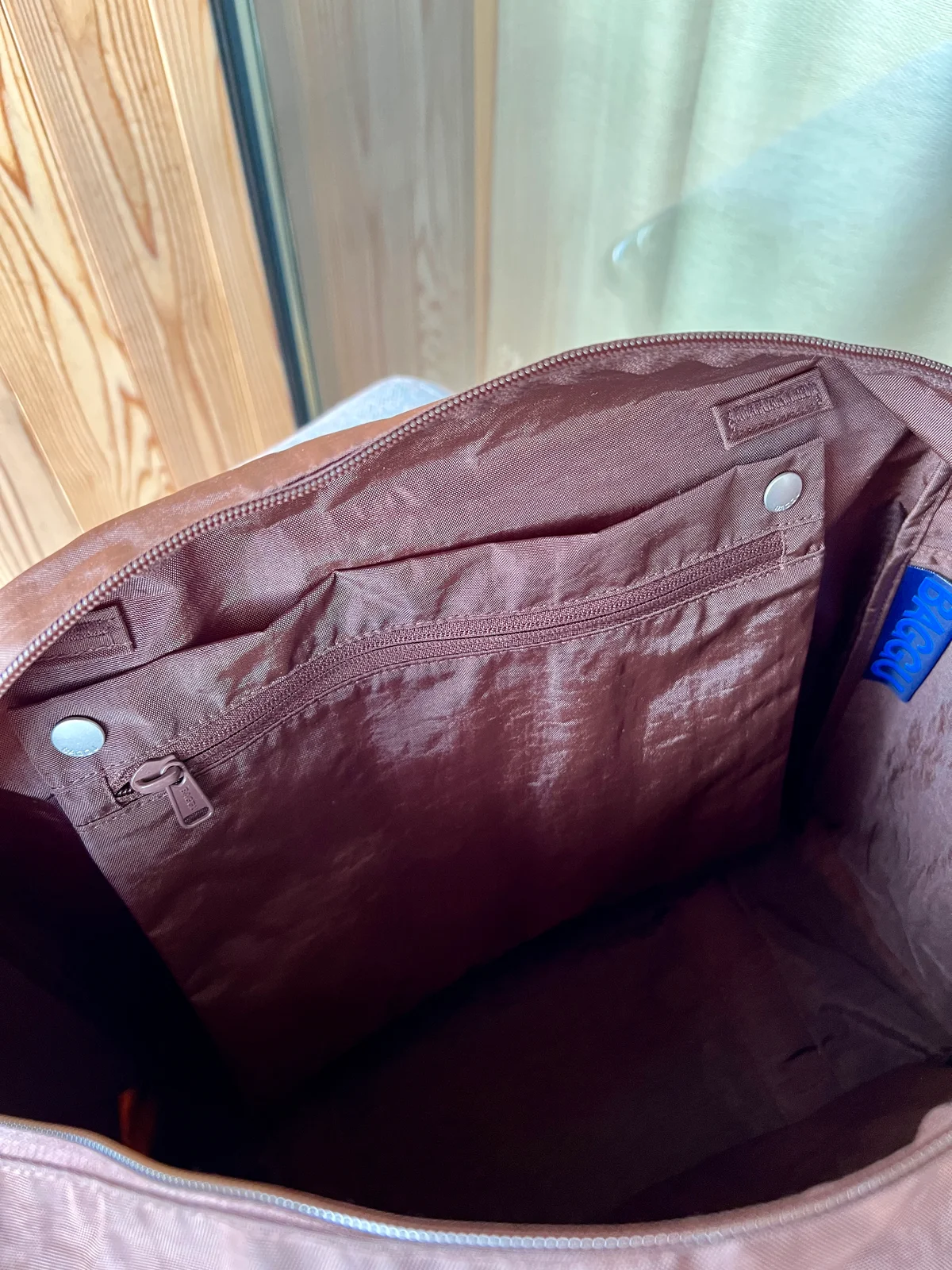 BAGGU「SMALL CLOUD CARRY ON」を開いたところ