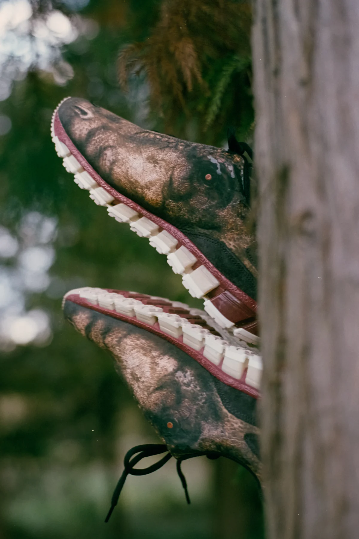 アシックス×ダブレットのシューズボックス