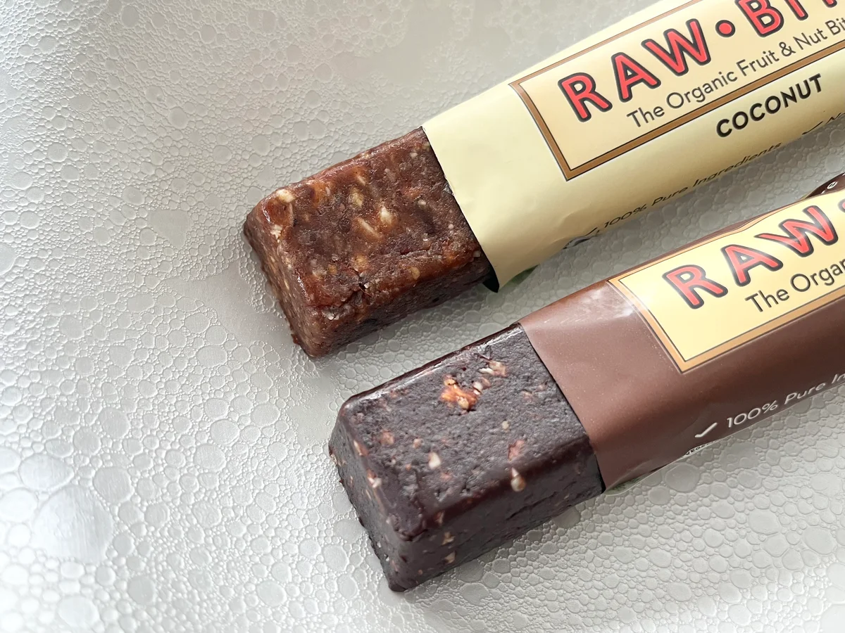 ヘルシースイーツ　ローバイト　RAE BITE　ココナッツ、カカオ　フルーツバー　中身