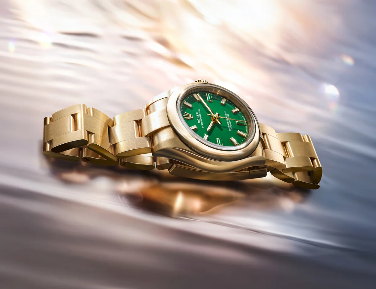 「オイスター パーペチュアル 28」ウォッチ〈YG、ヘリオトロープ、自動巻、ケース径28mm〉¥4,458,300 ※予価、2026年夏発売予定