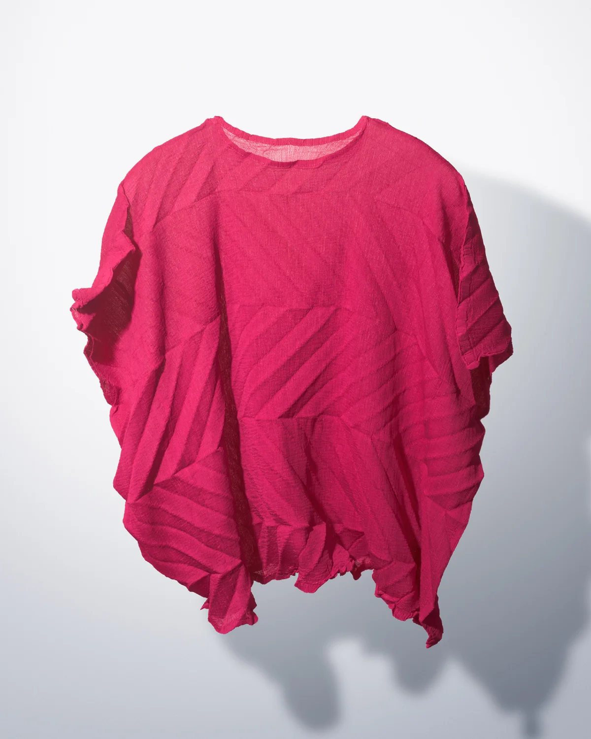 ZIG ZAG SEE-THROUGH CREPE トップ（ホットピンク） ミー イッセイ ミヤケ