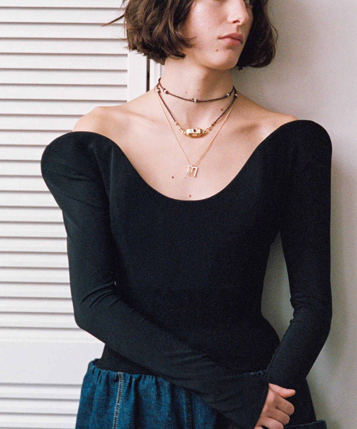 マリー リシュテンベルグのネックレスを着用したモデル