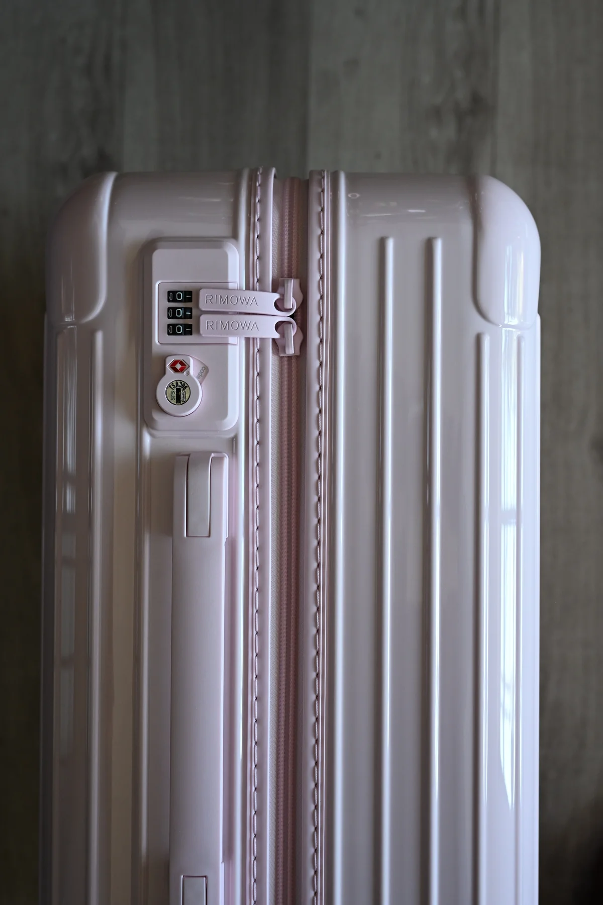 リモワ エッセンシャル キャビン バレリーナピンク TSAロック