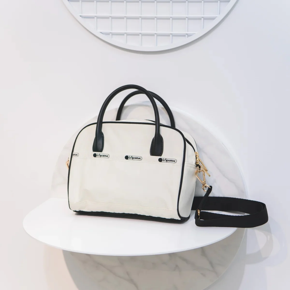 バッグ「Square TH Crossbody」〈H16×W22×D9cm〉¥17,050／レスポートサック ジャパン（レスポートサック）