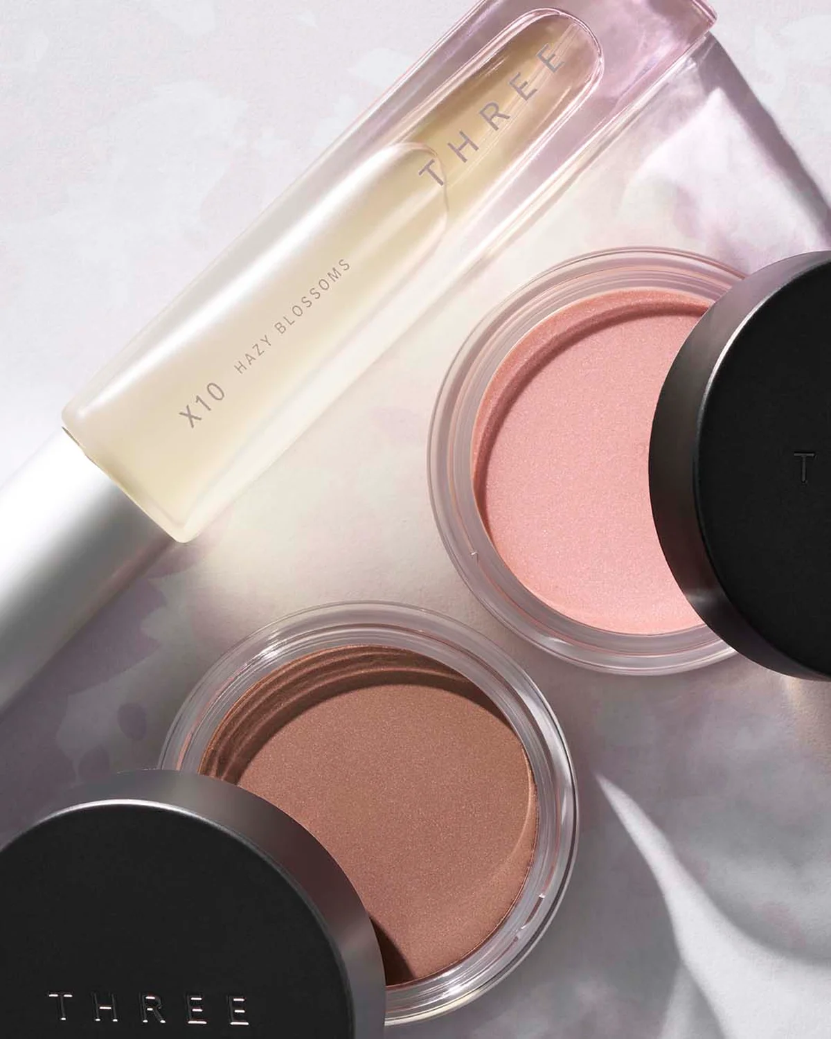 「THREE 2026 JUBILEE COLLECTION」― 花曇りの空の下。染まり、香る、桜の花。―