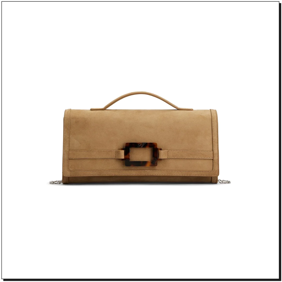 バッグ〈H13×W28×D3cm〉￥267,300／ロジェ・ヴィヴィエ・ジャパン（ロジェ・ヴィヴィエ）
