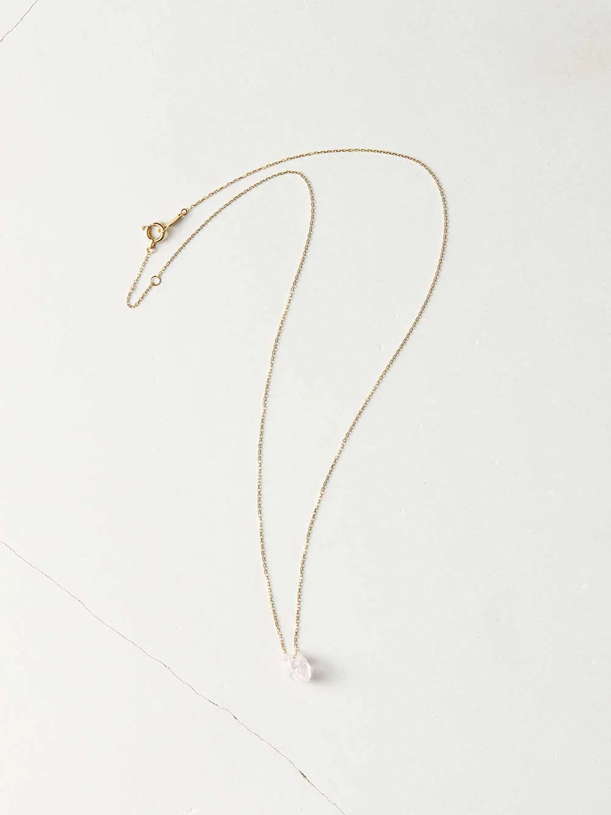 ボロロのモルガナイトを使ったラフ ストーンネックレス