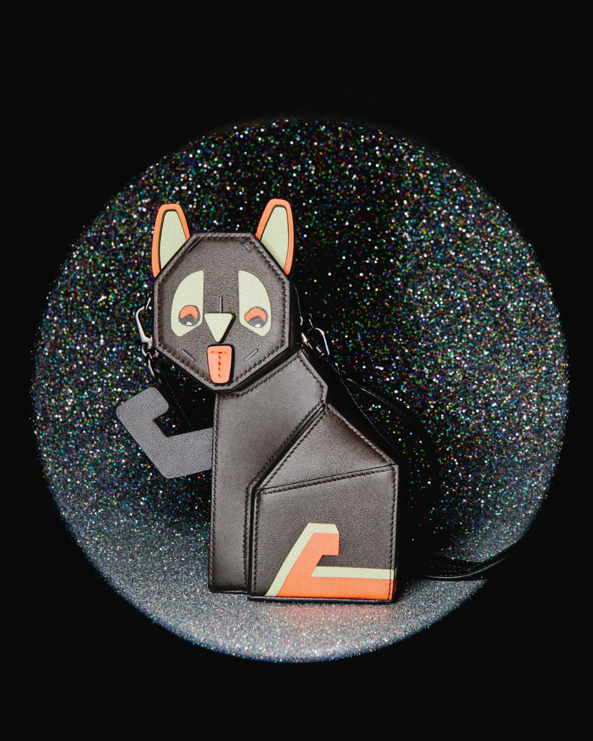 ロエベ、フューチャリスト キャット クラッチ