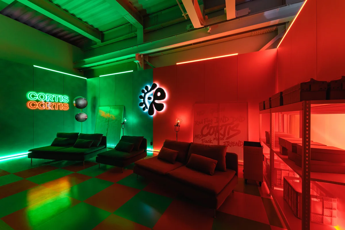 “Green vs. Red”をテーマにした部屋