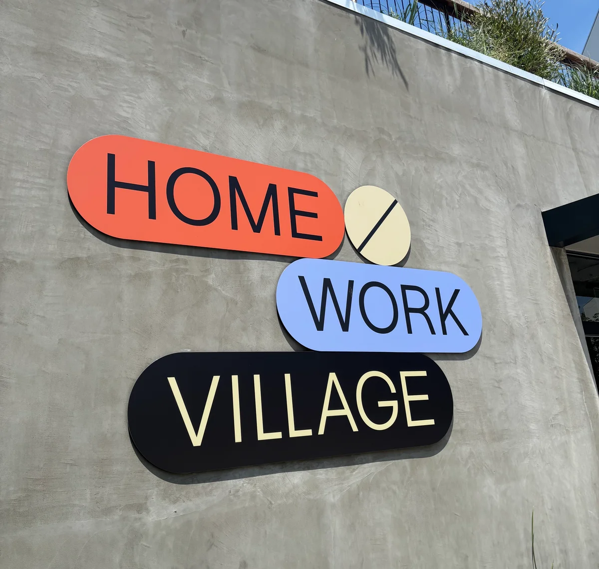 HOME/WORK VILLAGE　ホームワークヴィレッジ　看板