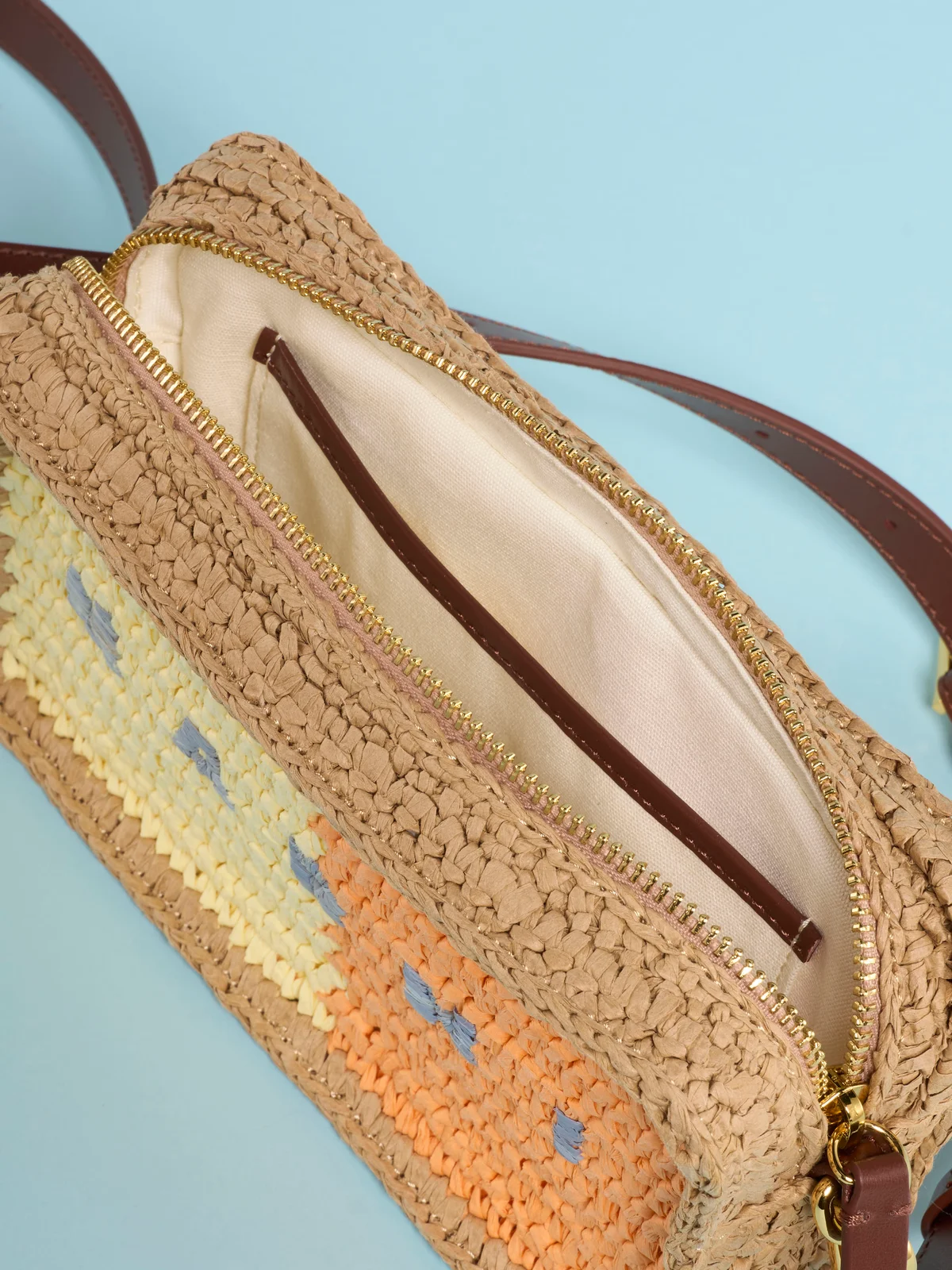 マルニの新作バッグ「シーサイド」シリーズのショルダーバッグ