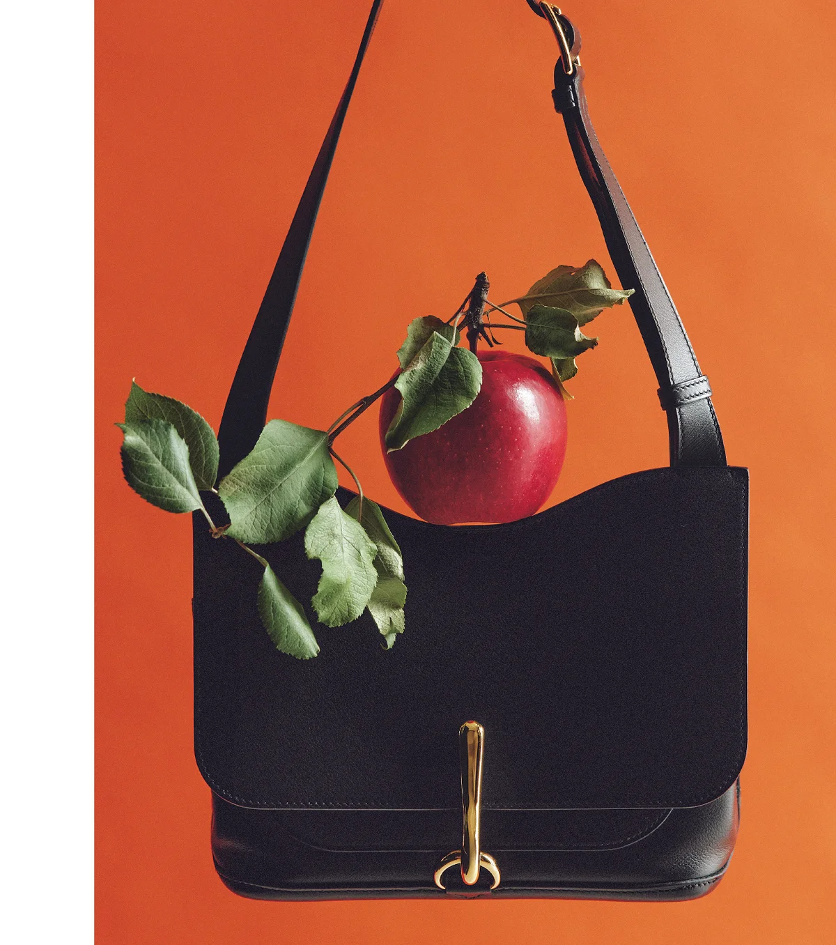 バッグ「ブサス・アトレ」〈Ｈ19×Ｗ25×Ｄ10.5〉￥1,430,000／エルメスジャポン（エルメス）