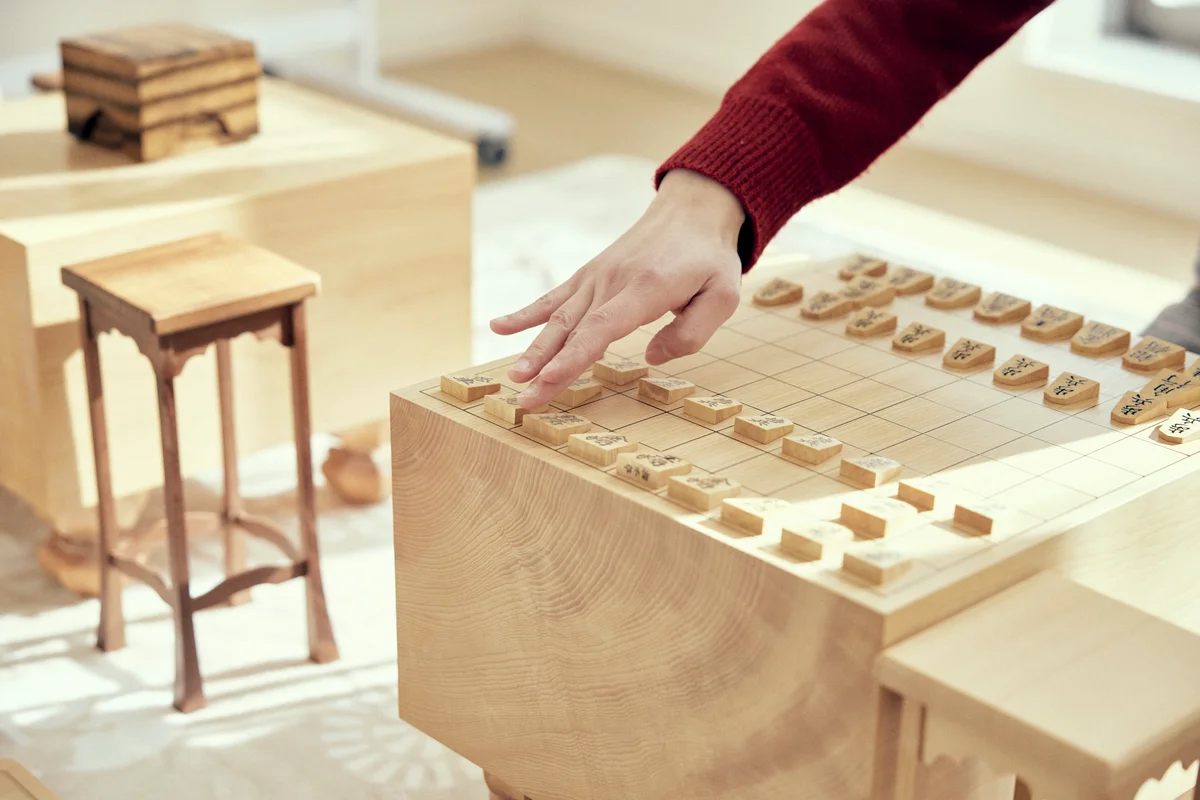 将棋を指す福間香奈女流