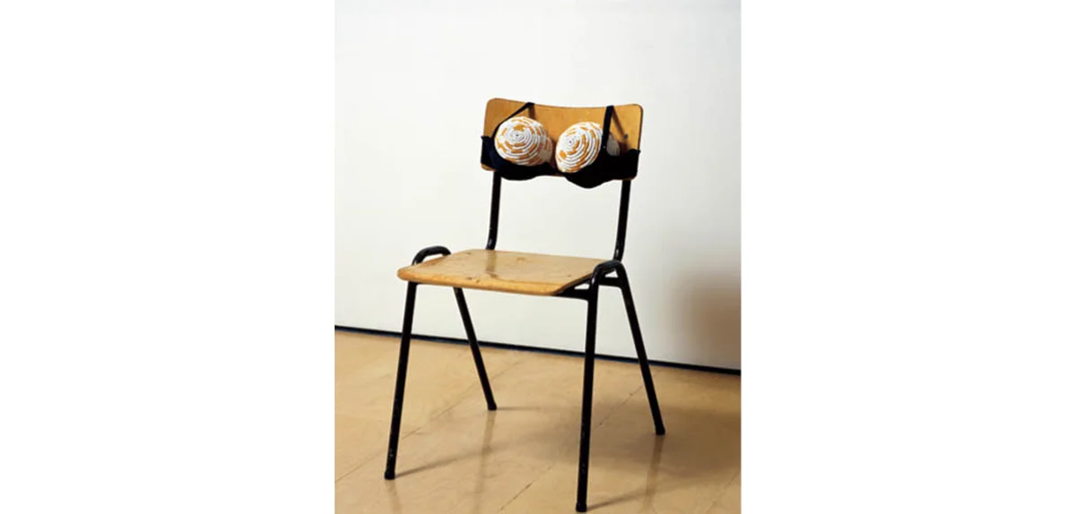 サラ・ルーカス　煙草のおっぱい（理想化された喫煙者の椅子Ⅱ）