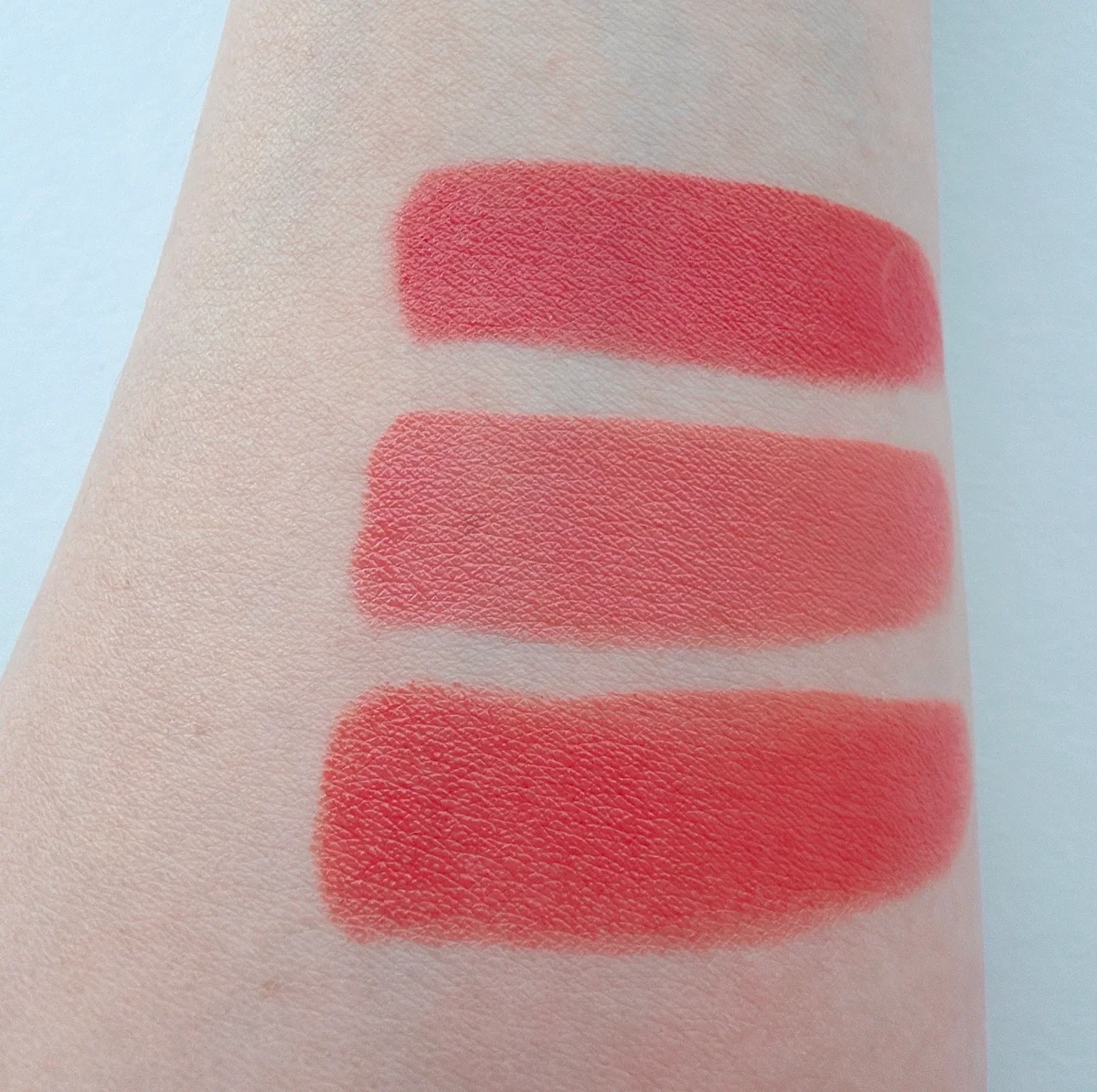 4月16日に発売するルーのジュ デコルテ クリームグロウ新色３色のスオッチ