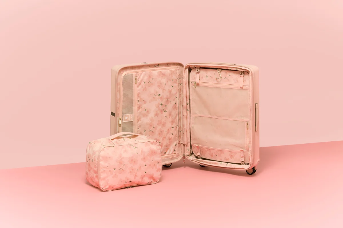 サムソナイトのMINTER（ミンター）の限定カラー「チェリーブロッサム」の内装と付属パッキングキューブ
