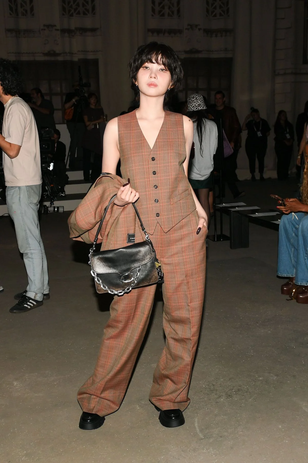 コーチのバッグ「タビー」を持つ(G)I-DLEのソヨン