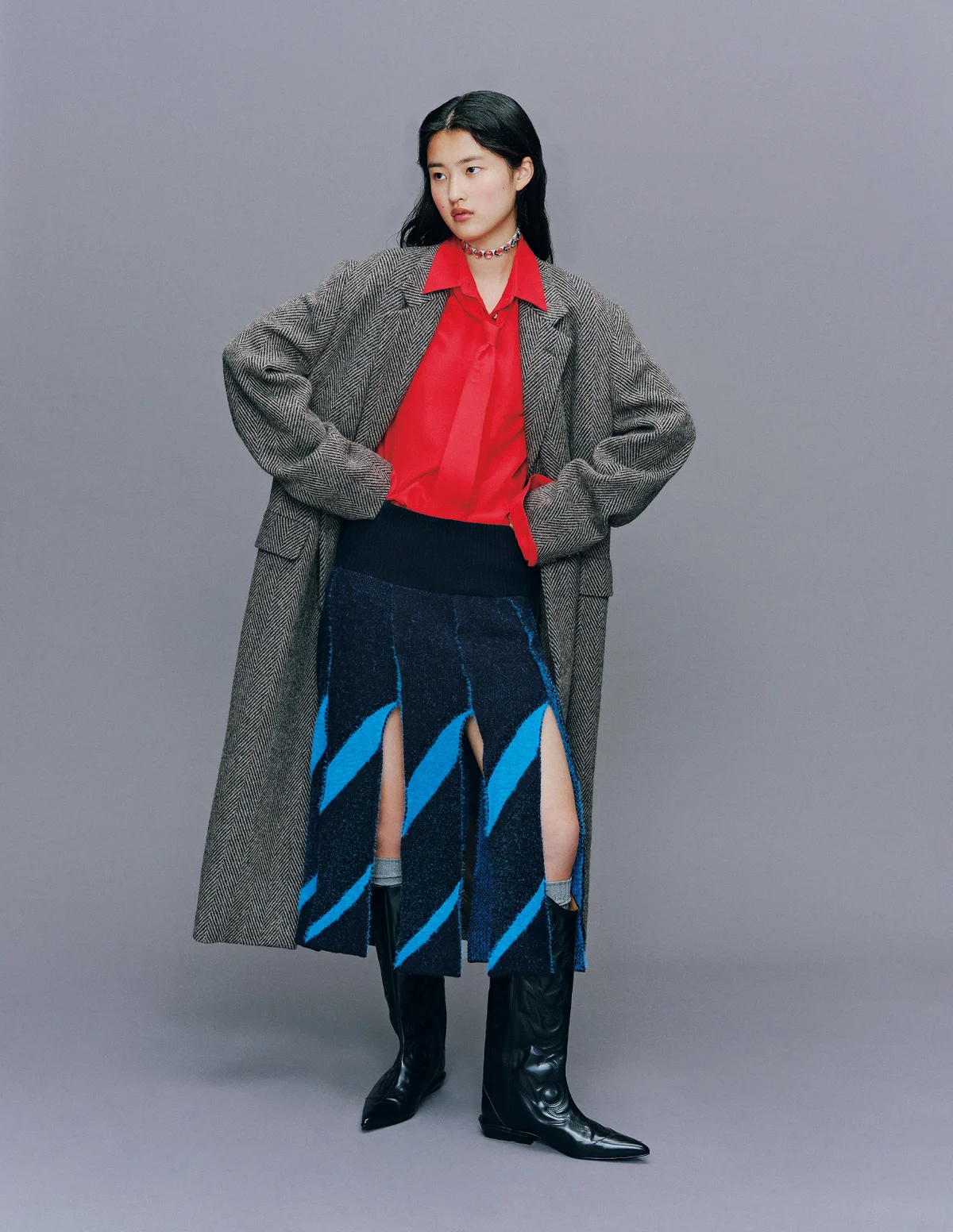 Coat_AURALEE Shirt & Tie_CINOH Skirt_TOGA TOO