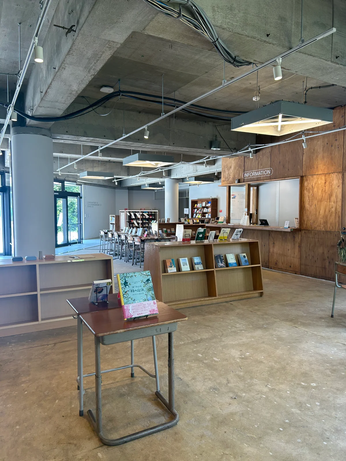 HOME/WORK VILLAGE　ホームワークヴィレッジ　ブックラウンジ