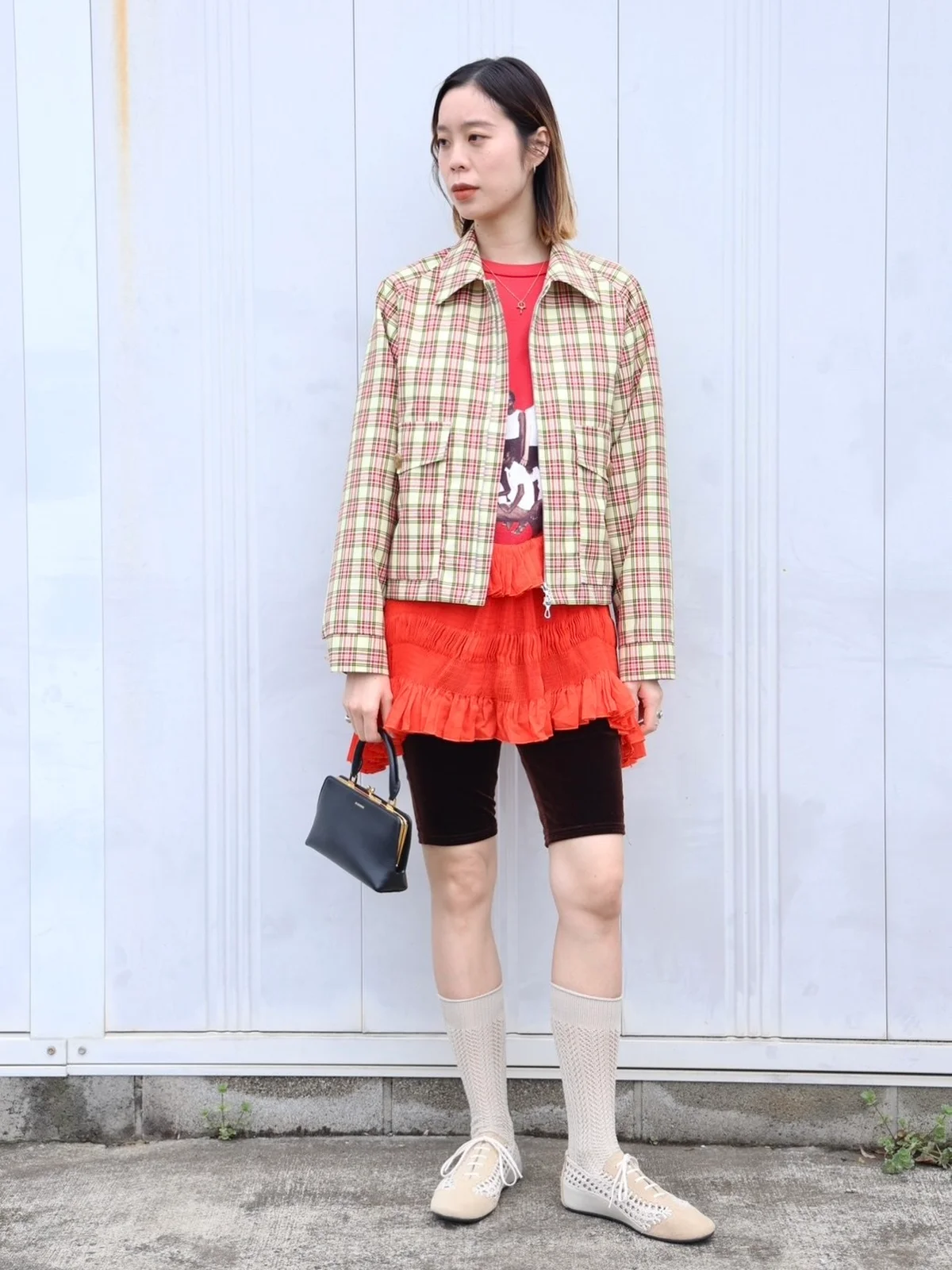 キャバン 丸の内店スタッフ土肥夕佳さんのコーディネート全身