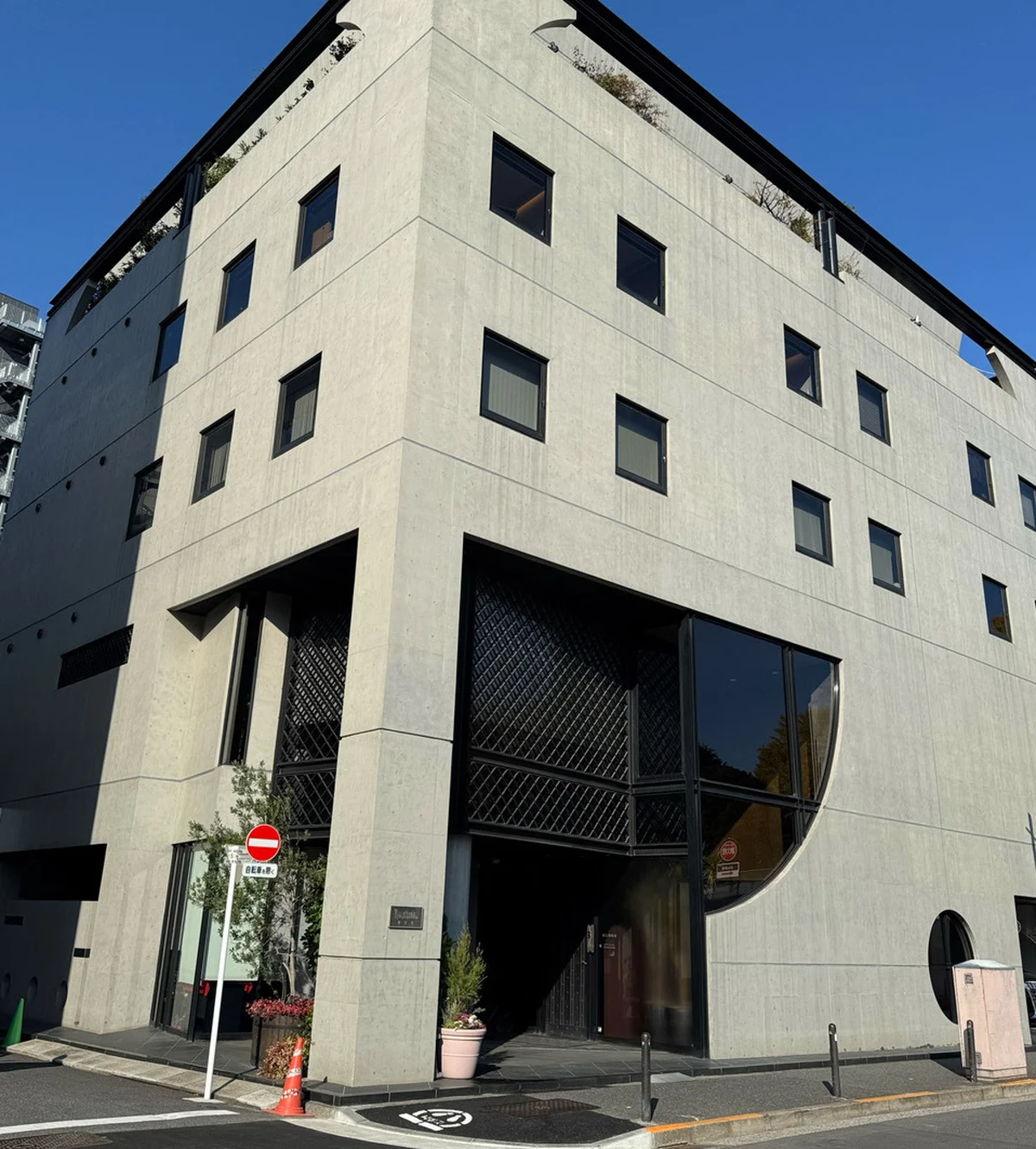 東京・九段下にある、村上開新堂。一角に「山本道子の店」もある。