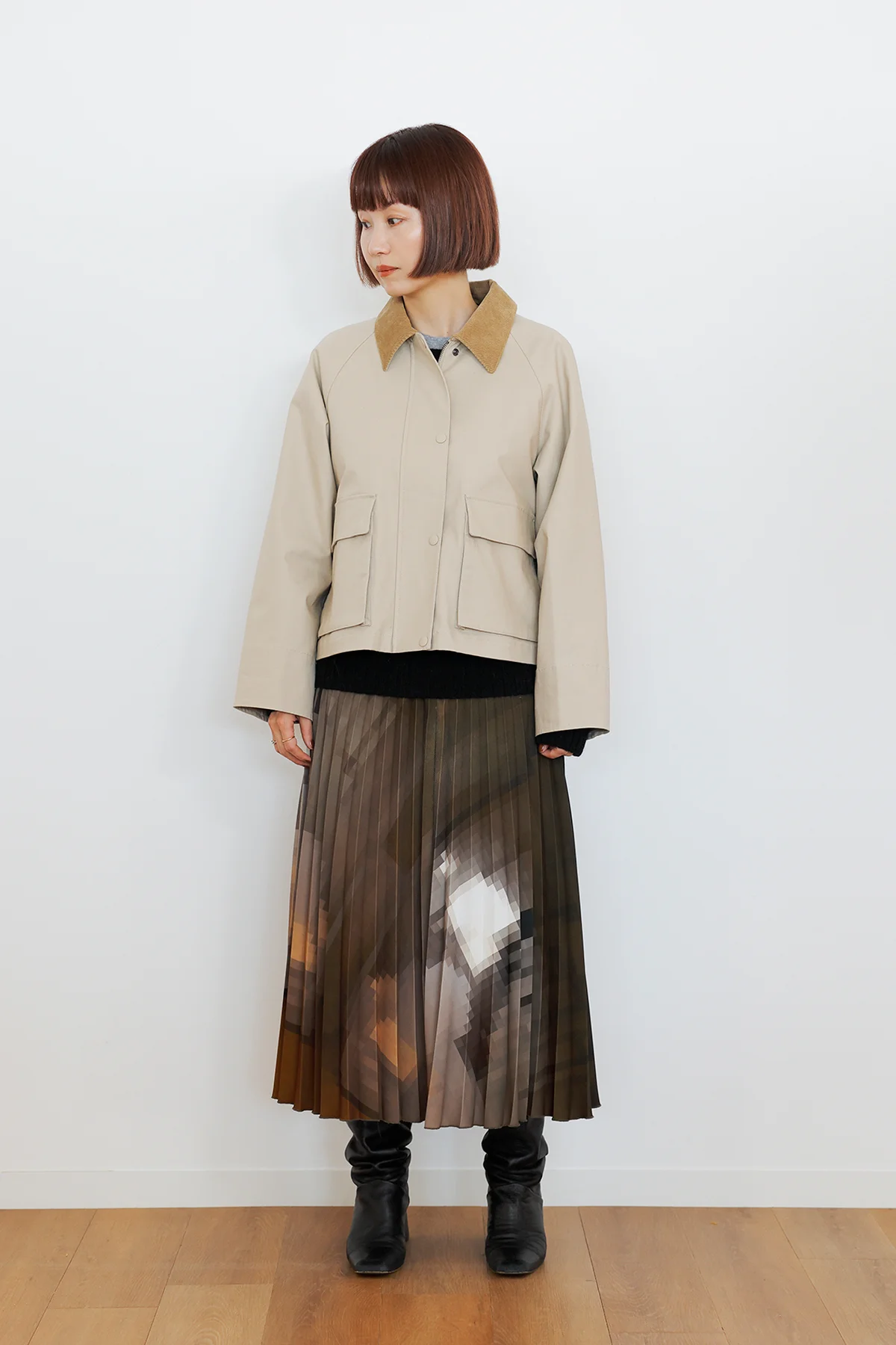 ユニクロのユーティリティショートジャケットを着用したエディターのセルフコーディネート