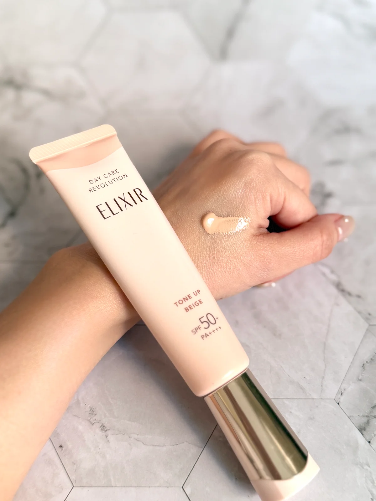 エリクシール デーケアレボリューション トーンアップ BE ＋ caのテクスチャー画像