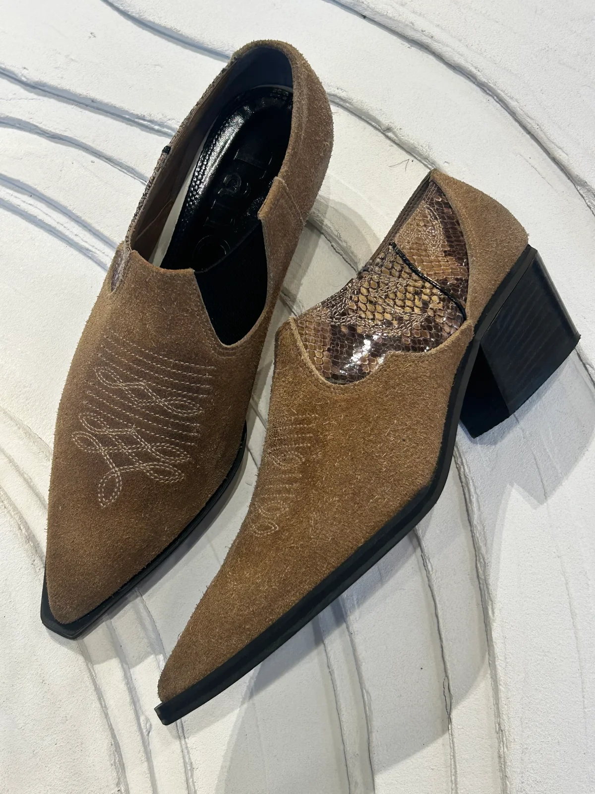 おしゃれな人のベストバイ　ブーツ　タンクトウキョウ　TanC TOKYO